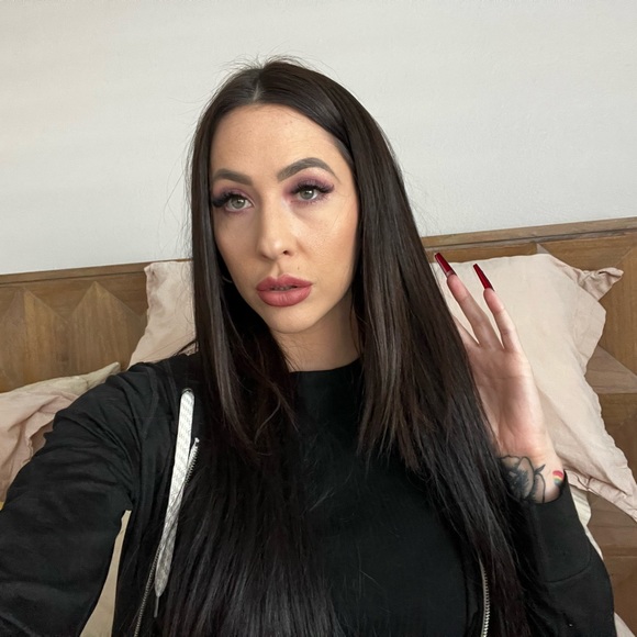 victoriaannette